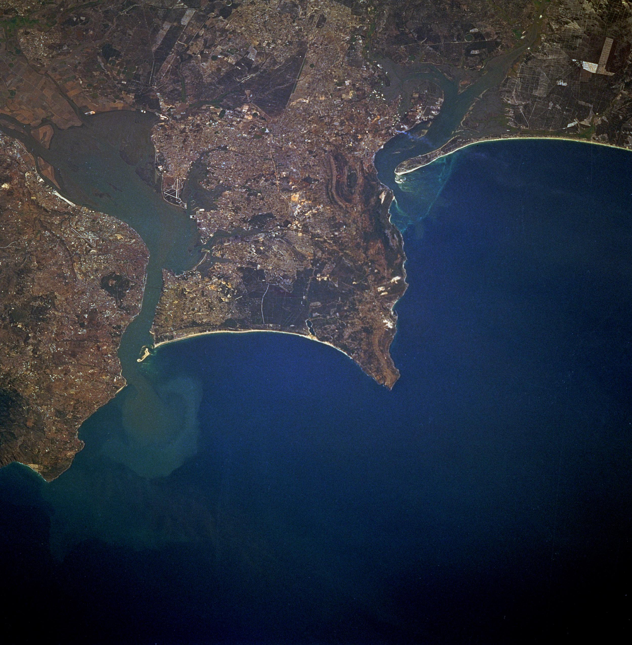 Satellite_Image_Photo_Lisbon_Tagus_River_Estuary_Portugal_2.jpg